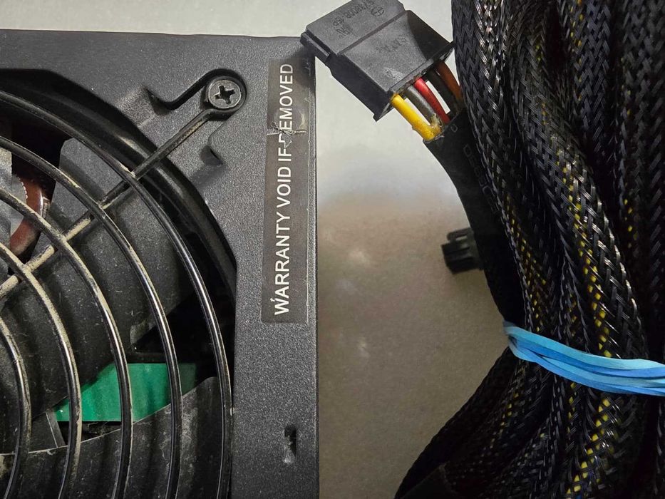 Sursa PC Corsair 850W CMPSU-850TX 4x PCI-E 8 pin Certificare 80+ 120mm