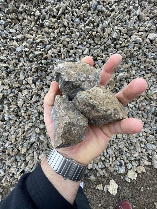 Livrez la comanda nisip balast sorturi naturale sau concasate, piatra