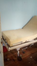 Немско болнично легло с механизъм за регулиране