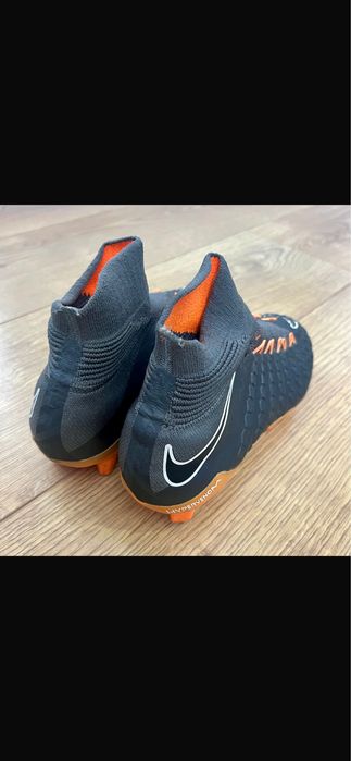 Ghete de fotbal Nike,iarbă.