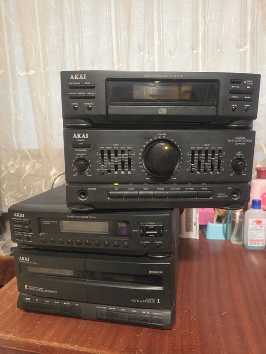 Музикална уредба Akai