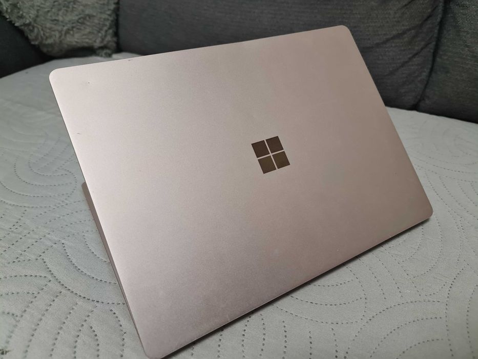 Microsoft Surface Laptop  generatia 10