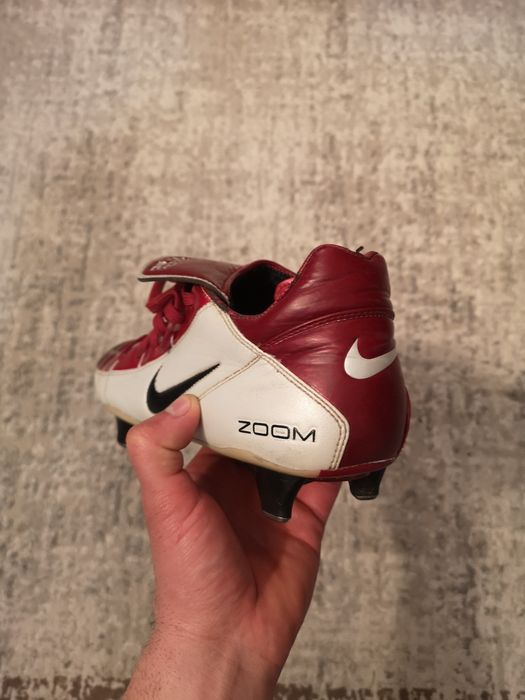 Vând ghete de fotbal profesionale Nike Total 90 FG