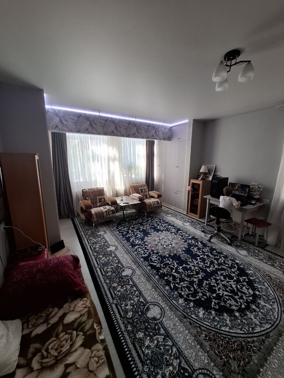 Yunusabad 6 kvartal 1 xona 43² 2 etaj sotiladi