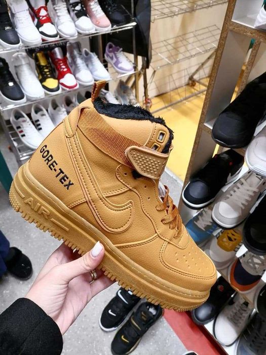 Ghete bărbați Nike
230 lei