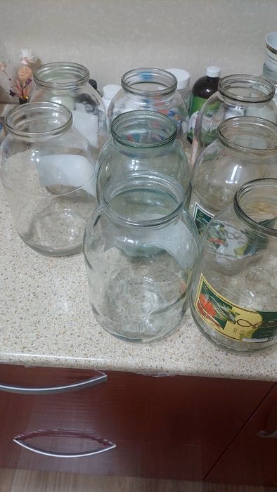Продам 2 -х литровые банки