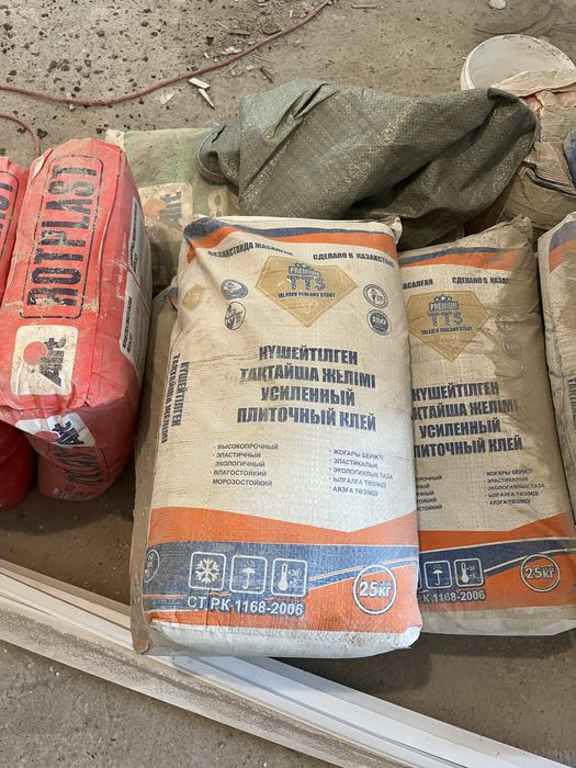 Продам кафельный клей 10 мешков