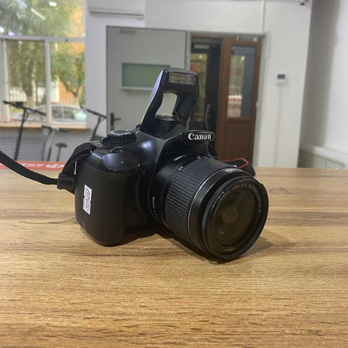 К162/Зеркальный  фотоаппарат Canon Eos 1100D/sk150602