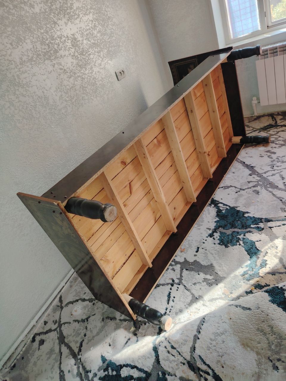 Bir odam liq sipalni karovati bo'yi 2 metir eni 90 sm