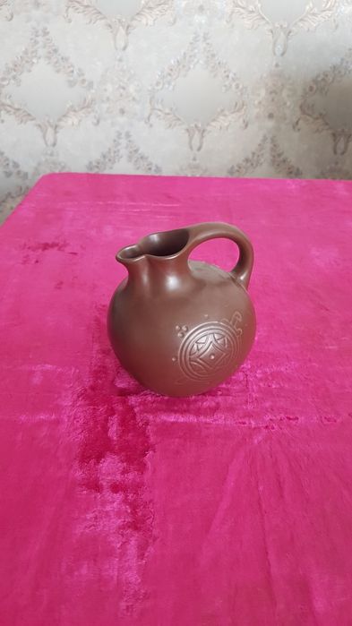 Продаются разные хрустальные фигурки, антикварные вазы, ложки, тарелки