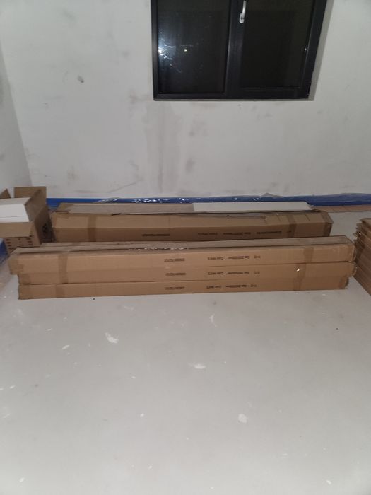 Ușă din lemn stratificat cu toc extensibil