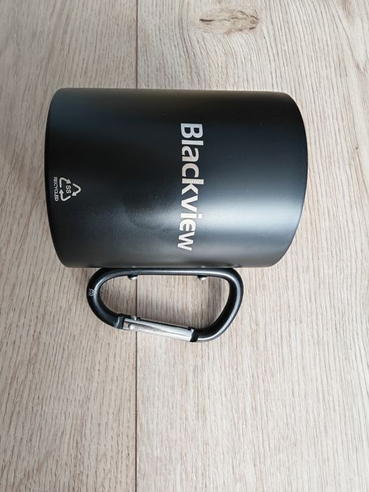 Метална термо чаша с карабинер, чисто нова