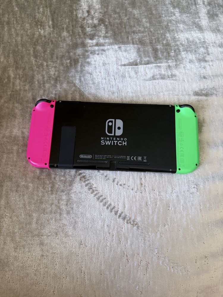 Nintendo Switch cu Husa de Travel cu multe controllere si accesori