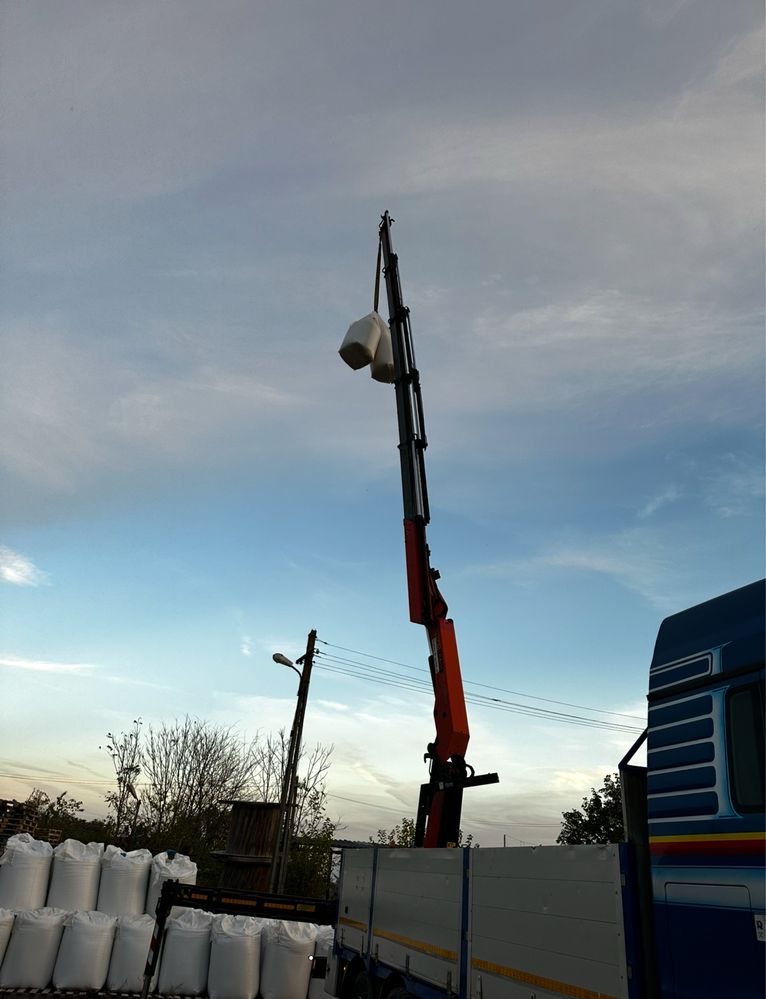 Camion cu macara MAN