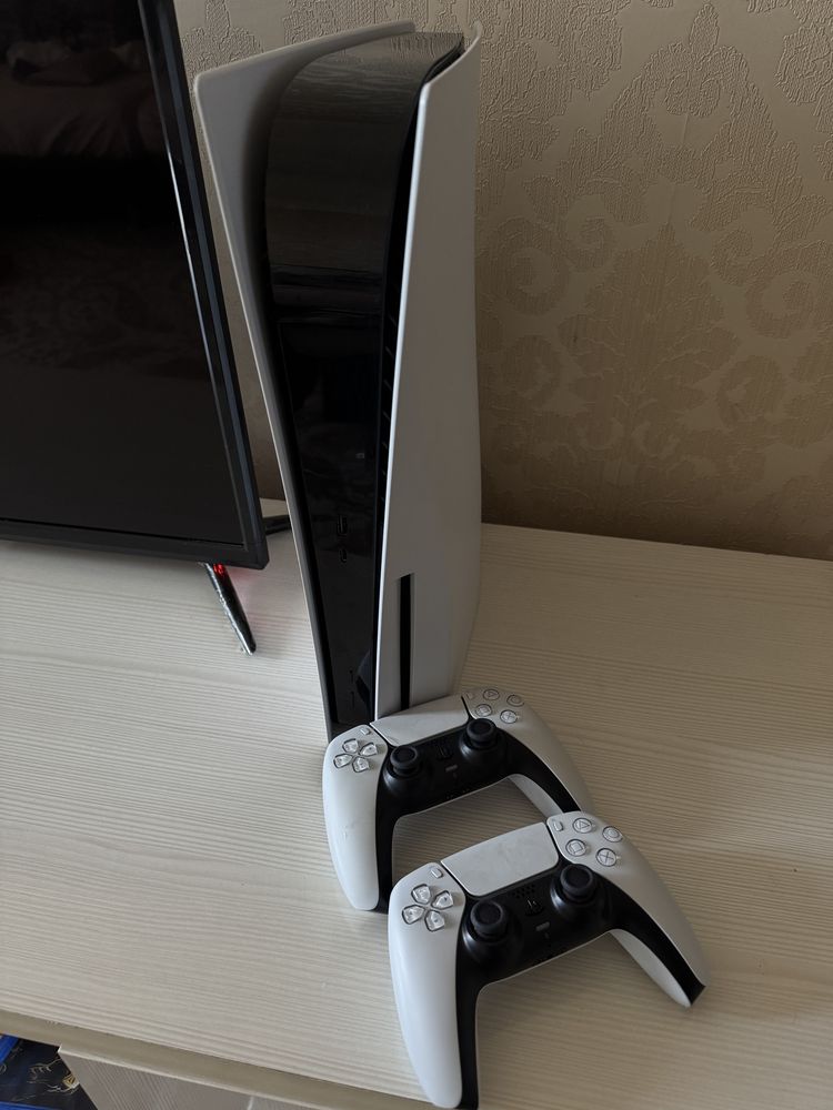 PS 5 (2 геймпада и 3 игры)