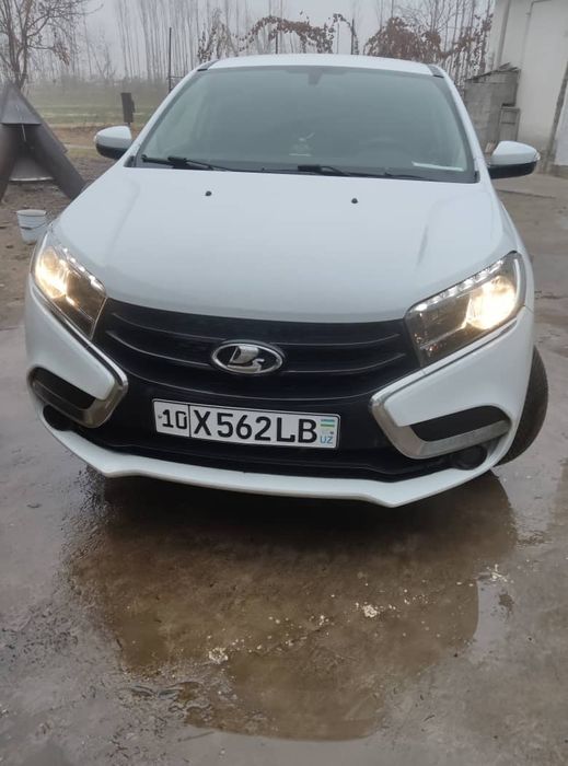 Срочно срочно продается автомобиль Лада XRey