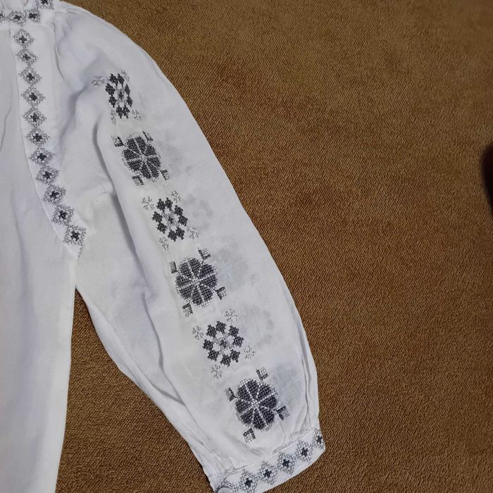 Ie fata model traditional