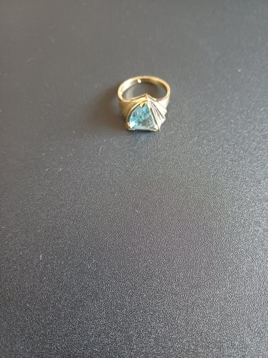 Superb inel de aur galben de 18 k
