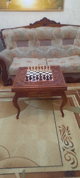 Эксклюзивный столик для игр в шахматы, шашки и нарды