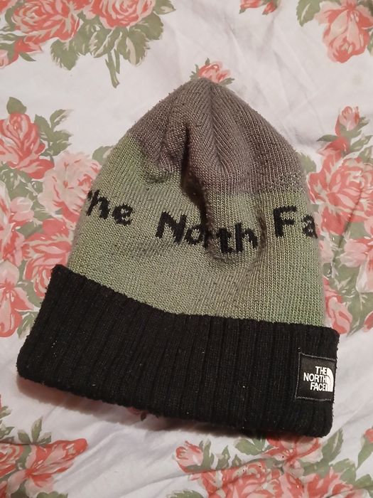 Зимна вълнена шапка Lakoste.и The Nort Fase.