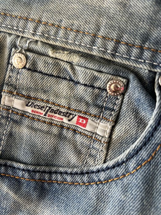 Мъжки дънки Diesel vs Adidas