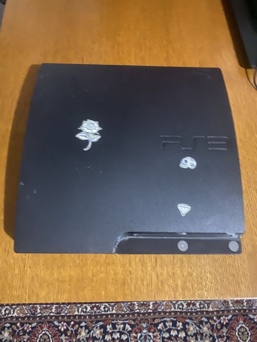 Playstation 3 (PS3) + кабел, 2 джойстика и зарадно