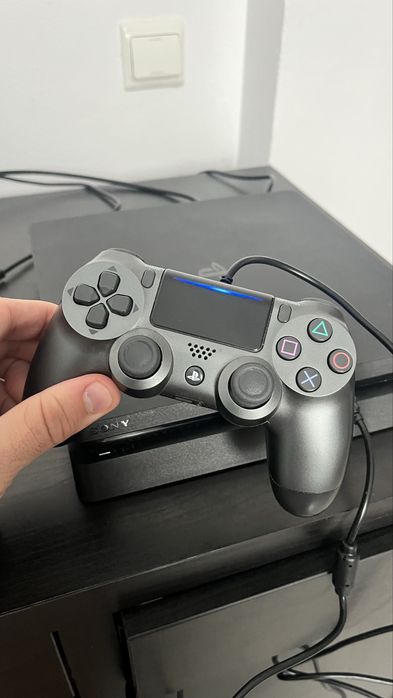 Vand Playstation 4 slim