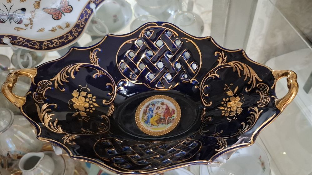 Винтажная "Мадонна" на ножке, фарфор кобальт, позолото