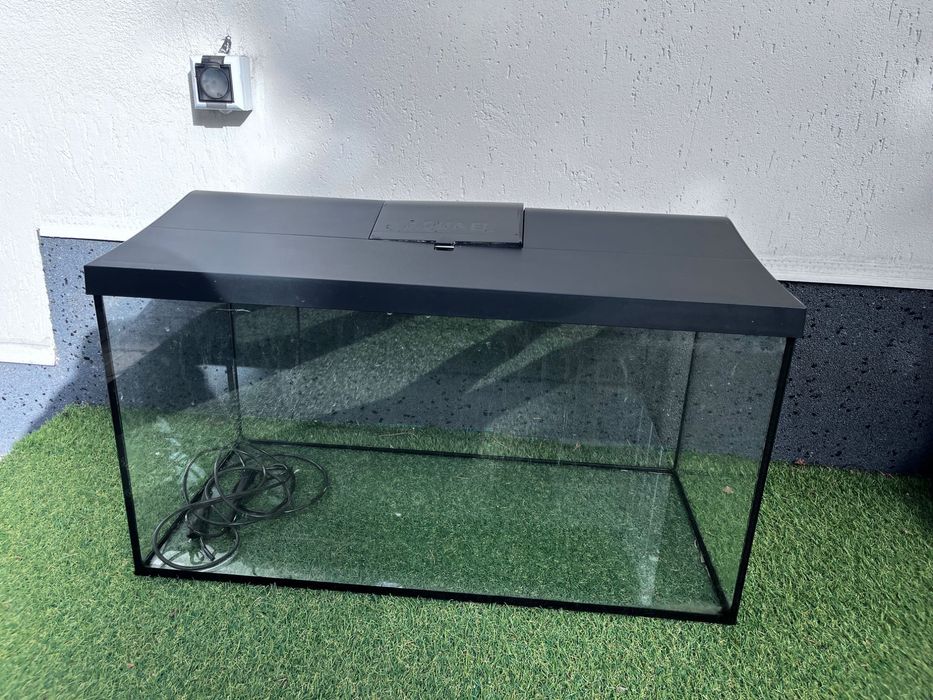 Аквариум с шкаф 120л и оборудване