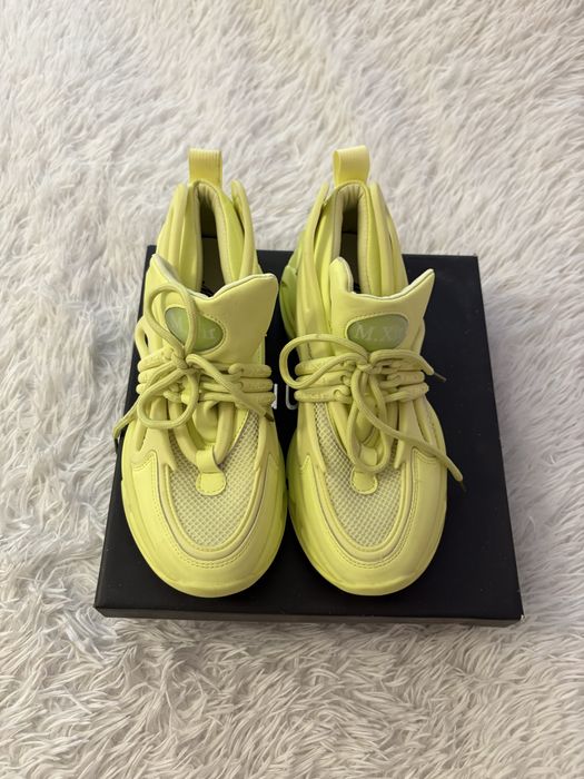 Много яки маратонки сникърси