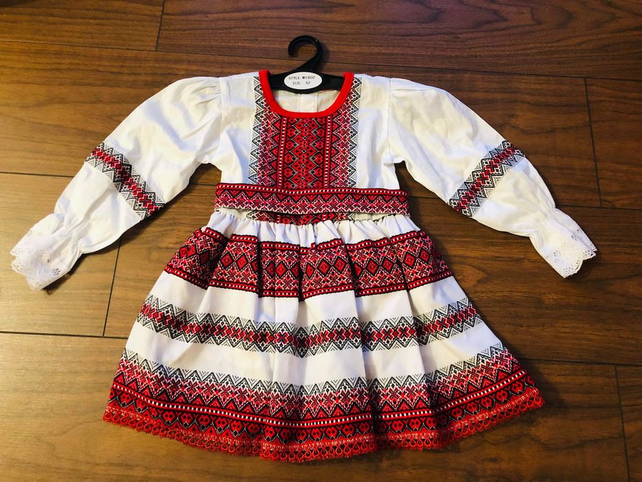 Compleu traditional fetite