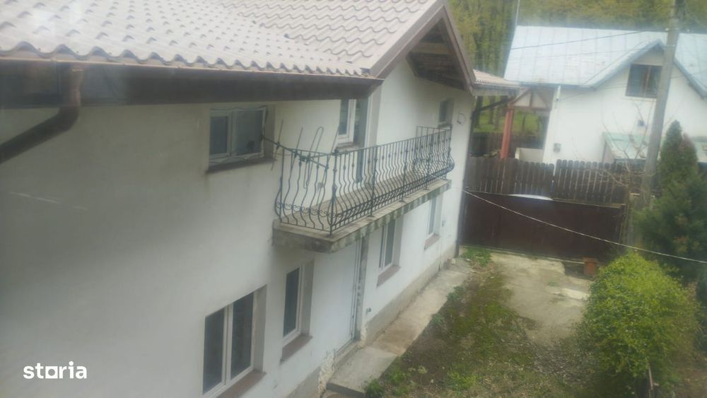 Casa de Vacanta in zona Paun, 100 m teren, langa padure