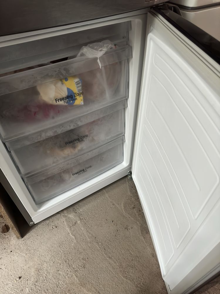 Продается Холодильник LG
