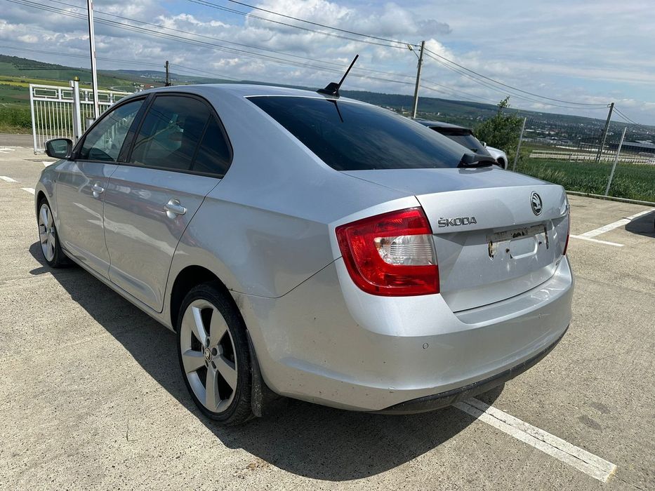 Dezmembrez / Dezmembrari / Piese / Accesorii Bmw Skoda rapid 2012 berlina argintie 1.6 tdi CAYC