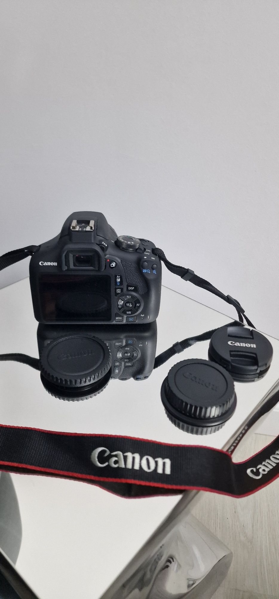 Canon EOS 2000D Aparat Foto DSLR 24.1MP CMOS Kit cu Obiectiv EF-S 18-5