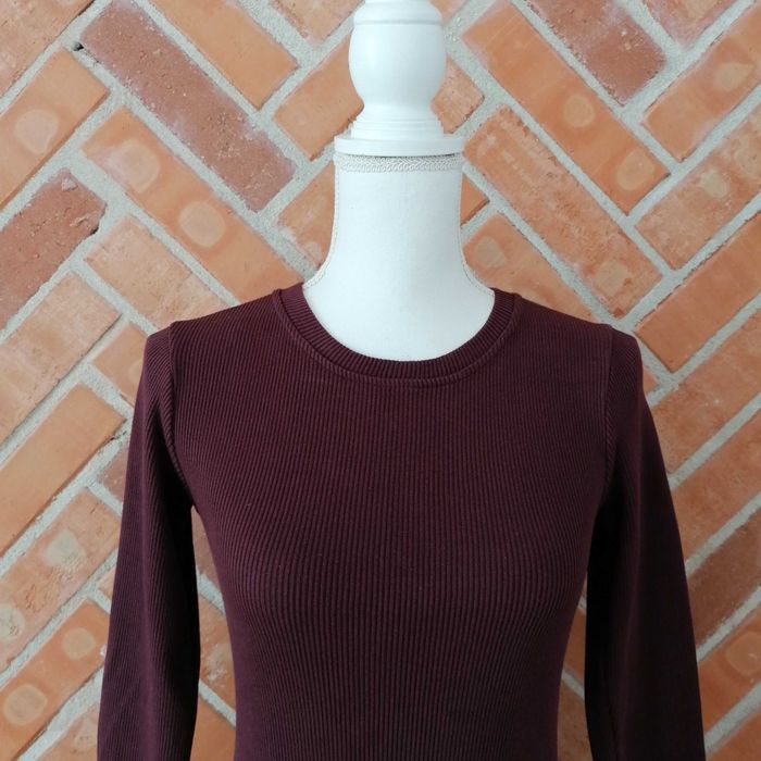 Rochie burgundy tricot - midi cu decupaj lateral