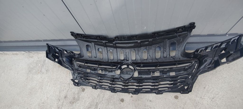 Grila centrala Opel CORSA E