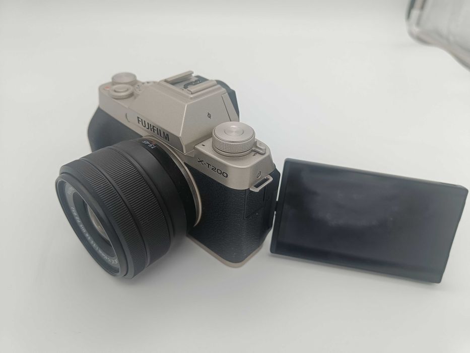 Aparat foto Mirrorless Fujifilm X-T200, obiectiv XC 15-45mm, Card 64GB