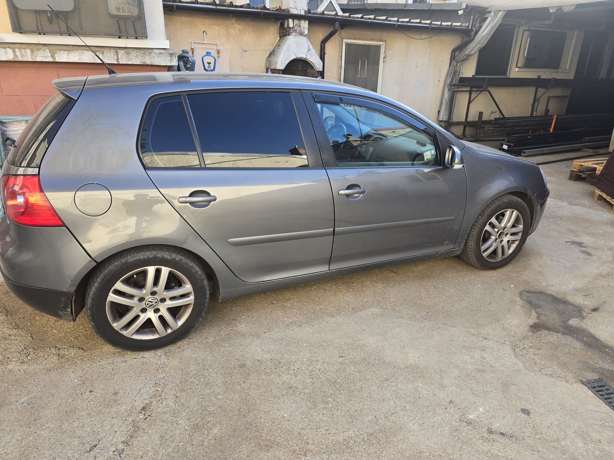 Vând VW Golf 5 - An 2008 - Benzină 1.6 + GPL 280000km