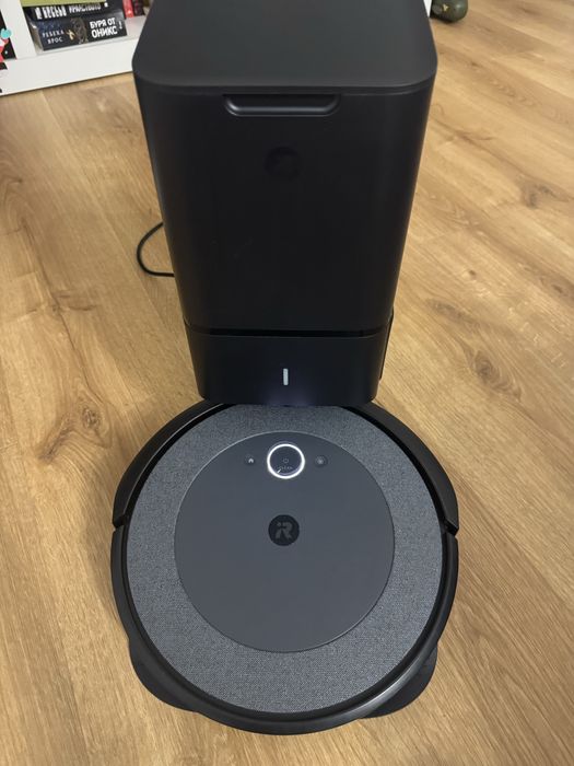 iRobot Roomba i3 с автоматична станция за изпразване (Clean Base)