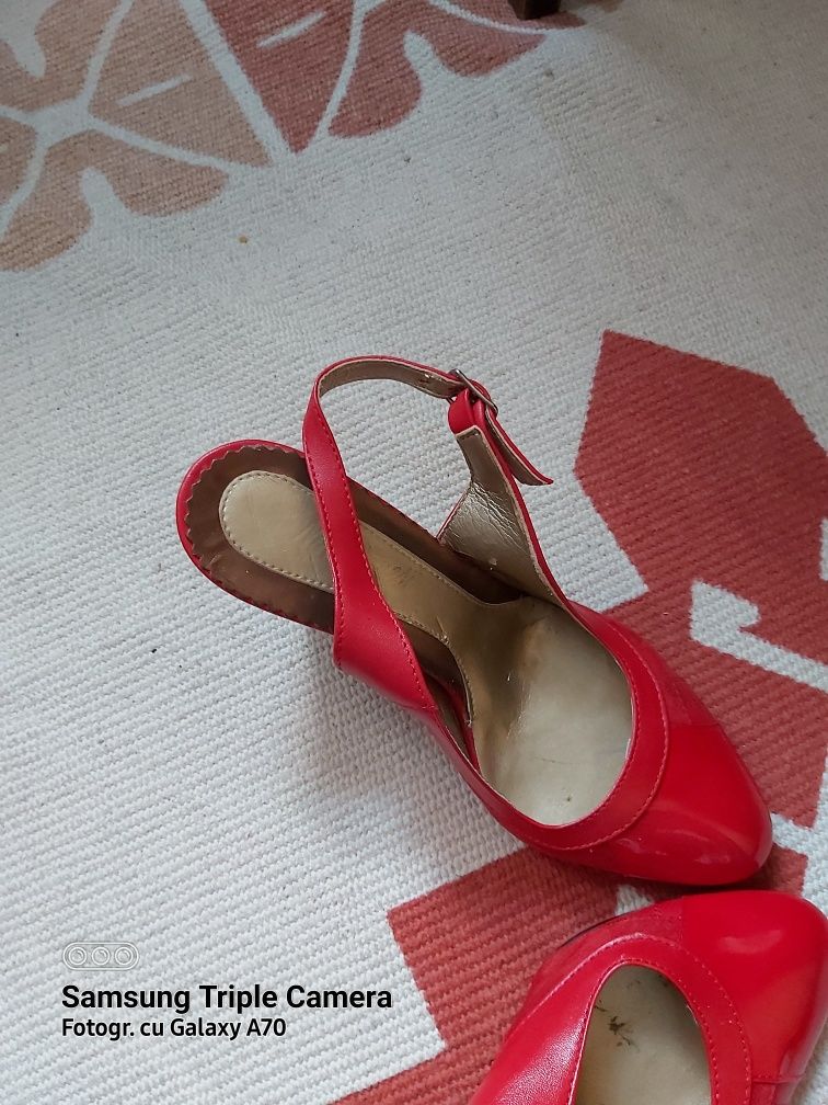 Pantofi de damă roșii