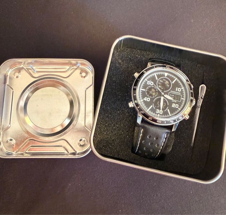 Vand ceas nou cu cutie