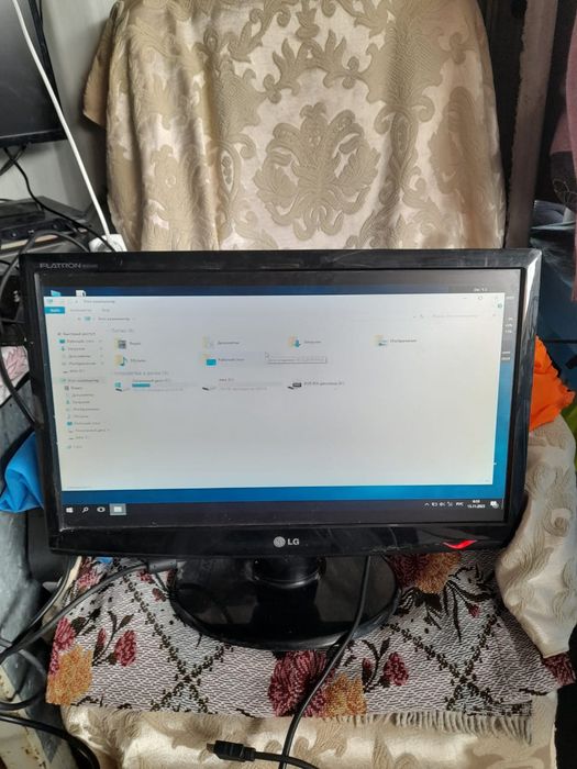 Монитор LG черный