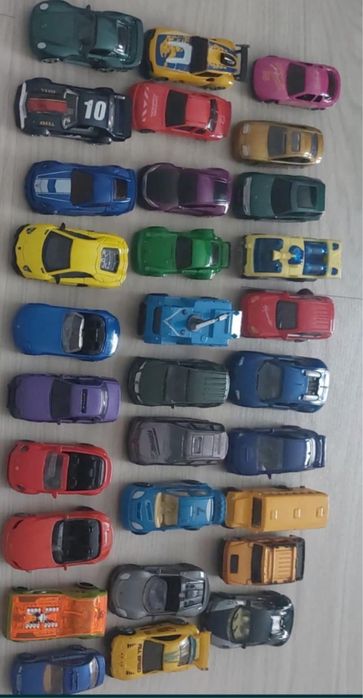Masinute metaluce colorate , mici.