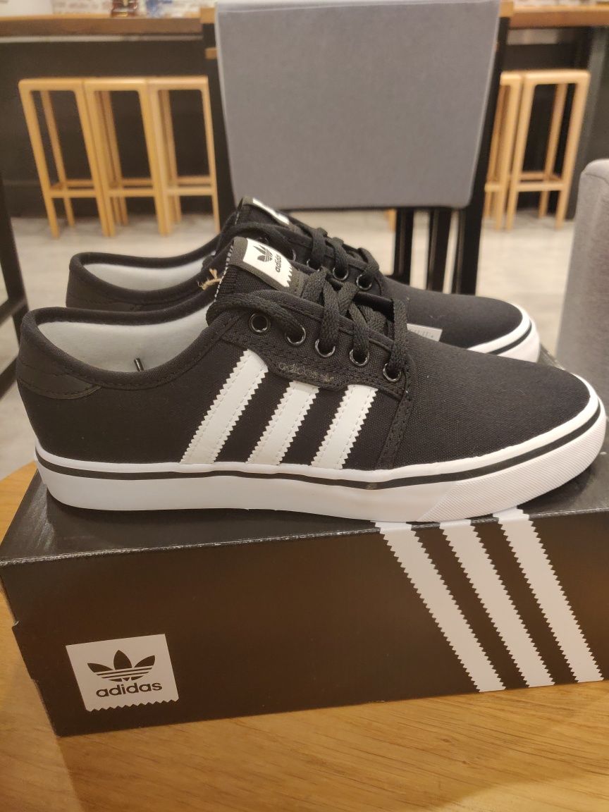 Дамски обувки Adidas Seeley номера 37 1/3, 38 2/3