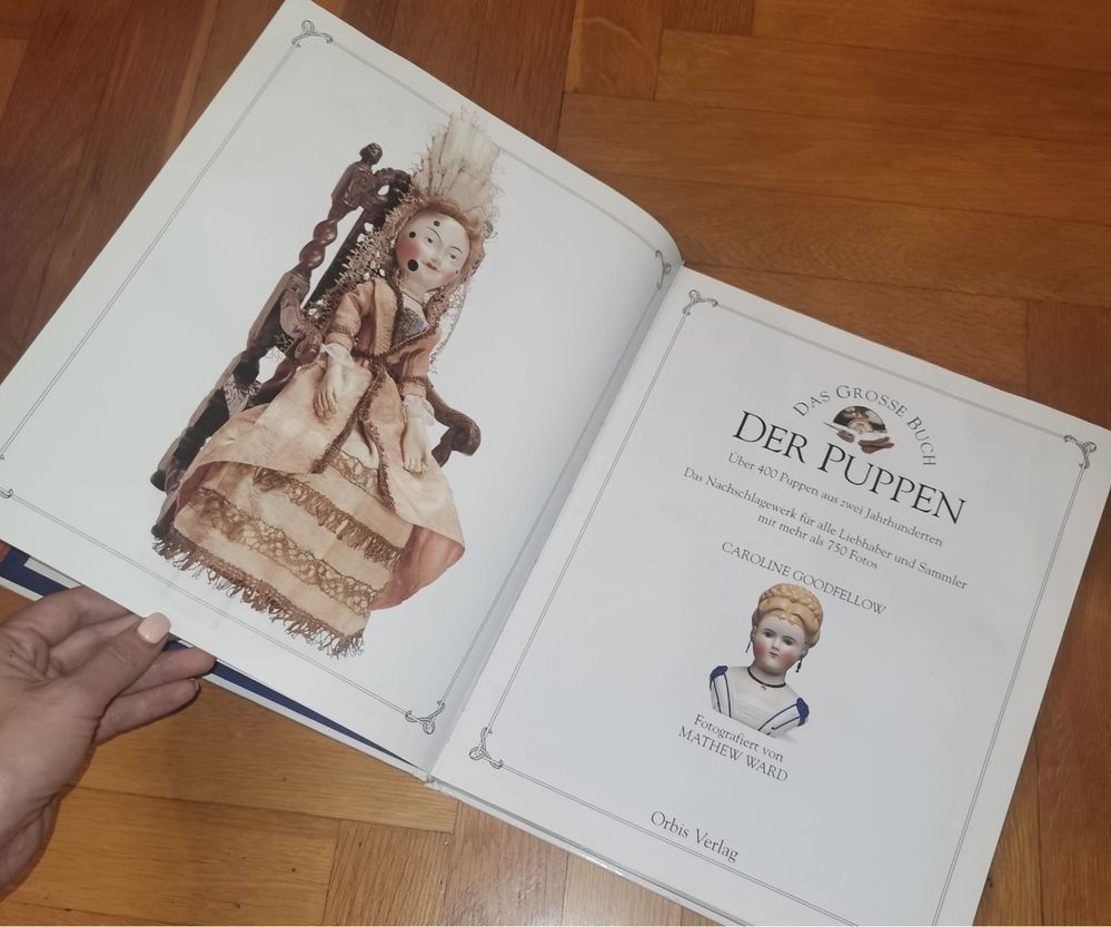 Антикварна книга за куклите