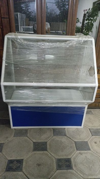 Продам витрины для магазинов и аптек