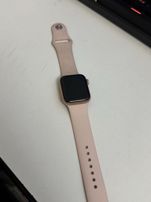 Apple Watch SE 40 Золото
