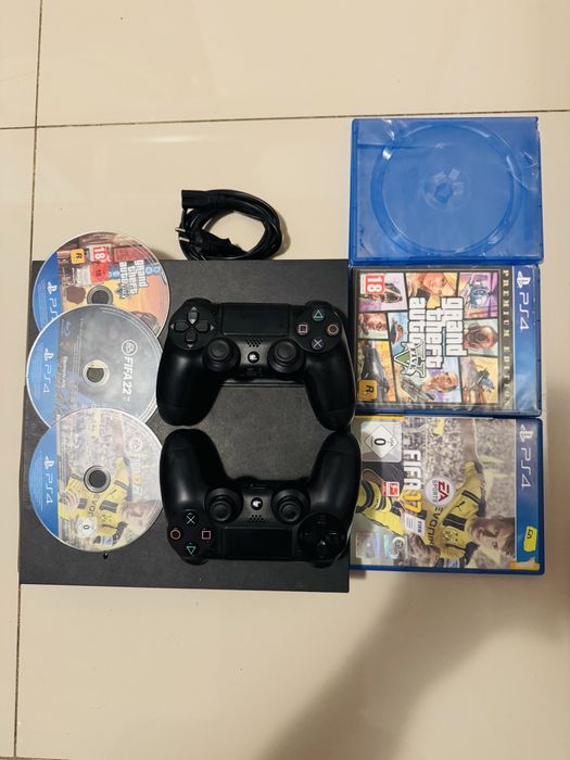 Sonny PS4 Fat perfect functional cu sigilii nu a fost umblat in el dis