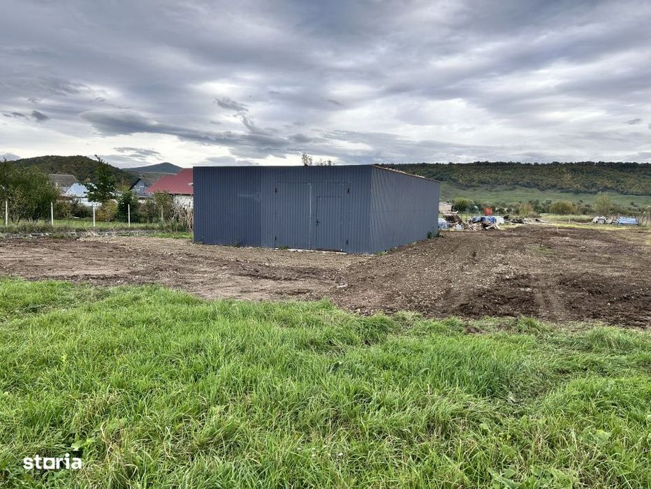 Vand  teren intravilan  2500 mp si hala  in Monariu .